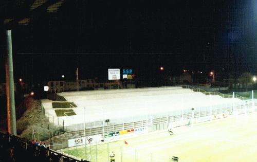Stade Jean Bouin - Hintertortribüne 'La Butte'