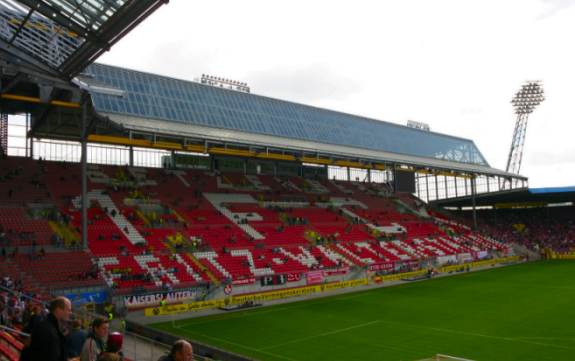 Fritz-Walter-Stadion (Betzenberg) - Haupttribne