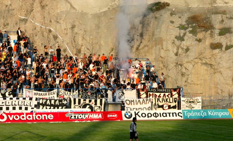 Kallithea Stadion Grigoris Lambrakis - Gäste feiern das Anschlußtor