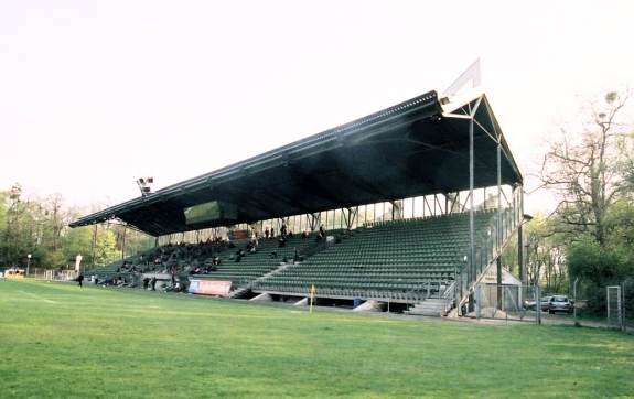 Flughafenstadion (Sportpark Höhenberg) - Tribüne Vorderansicht