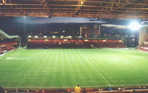 Nottingham City Ground - Blick ber den Main Stand auf die Lichter der Stadt