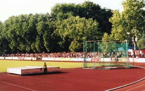 Stadion Rüsselsheim - Gegengerade OFC-Fans