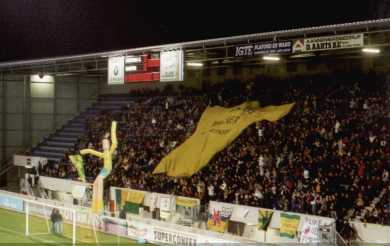Wagners & Partners Stadion - Fankurve beim Spiel