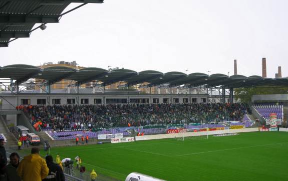 Szusza Ferenc-Stadion - Hintertor auswärts
