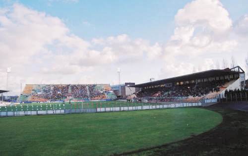 Stade Nungesser - Haupttribne und Hintertortribne