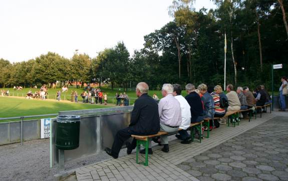 Sportplatz Am Bergsteg - Blick von der Terasse des Vereinsheims